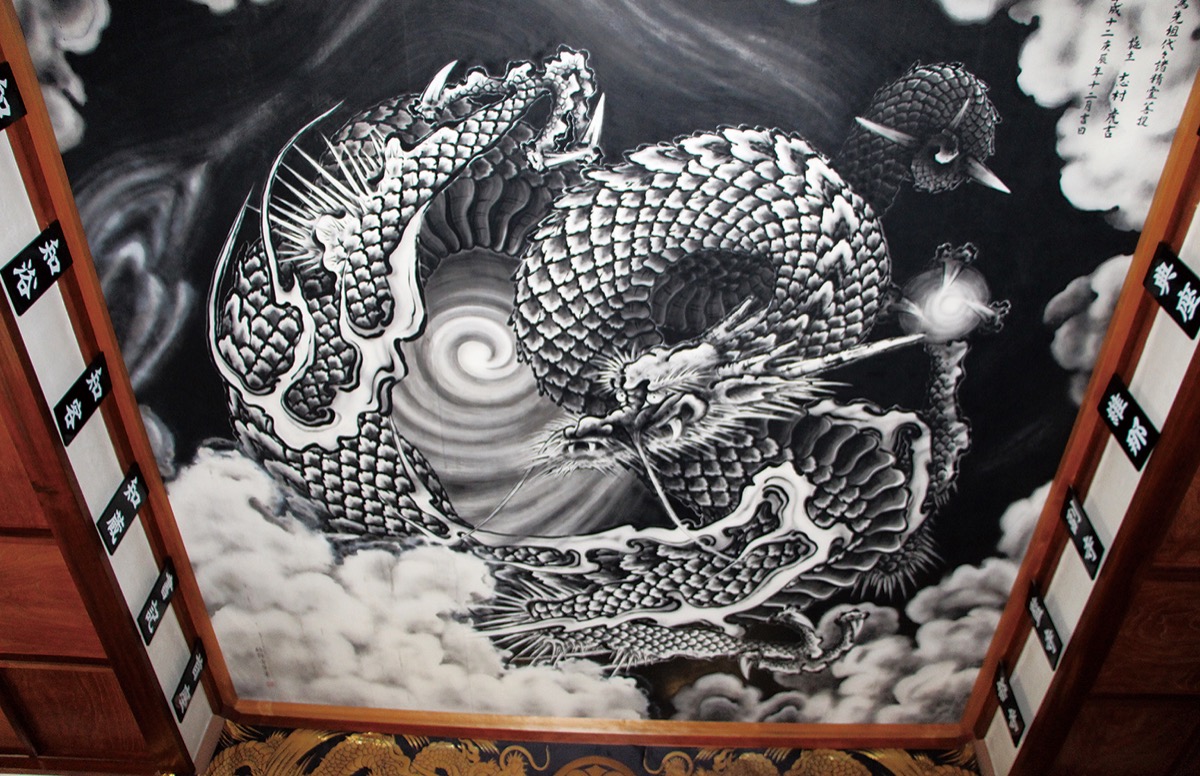 龍　屏風 麻生区黒川西光寺 天井絵「雲龍図」を特別公開 辰年だけ 春と秋