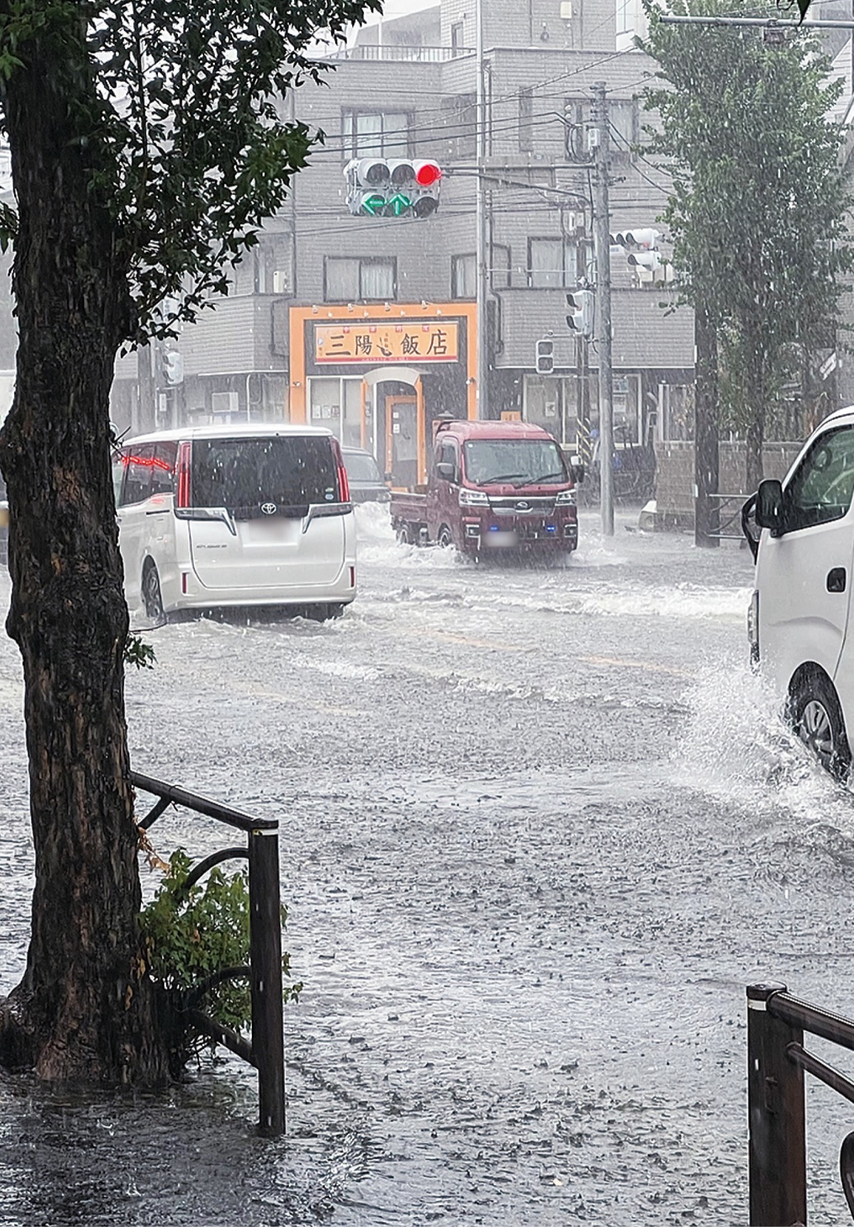 記録的大雨、各所で被害