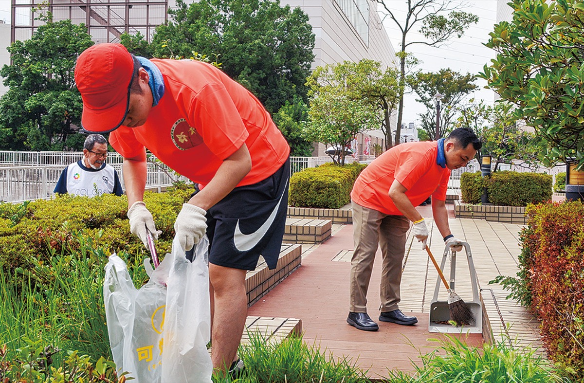 110人でまちをきれいに