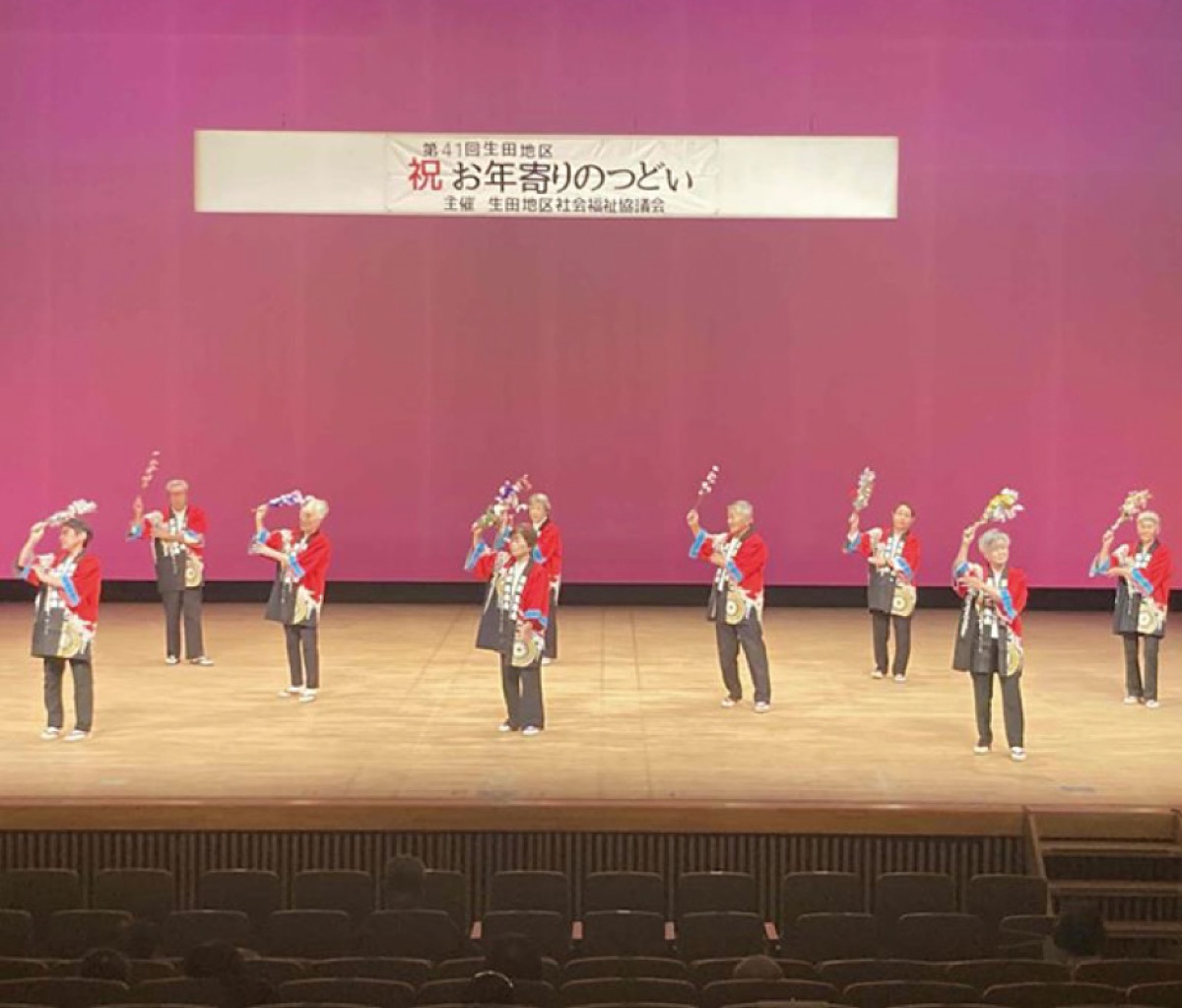 17団体が演芸披露