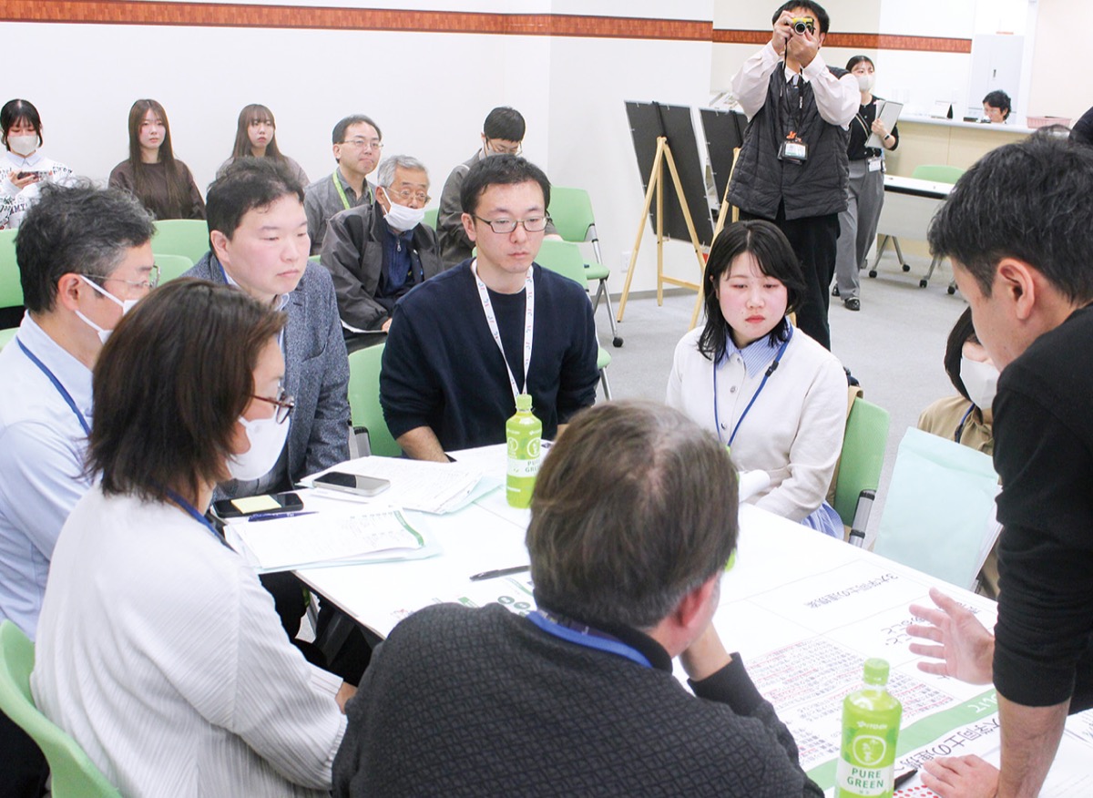 大学と地域の連携を議論