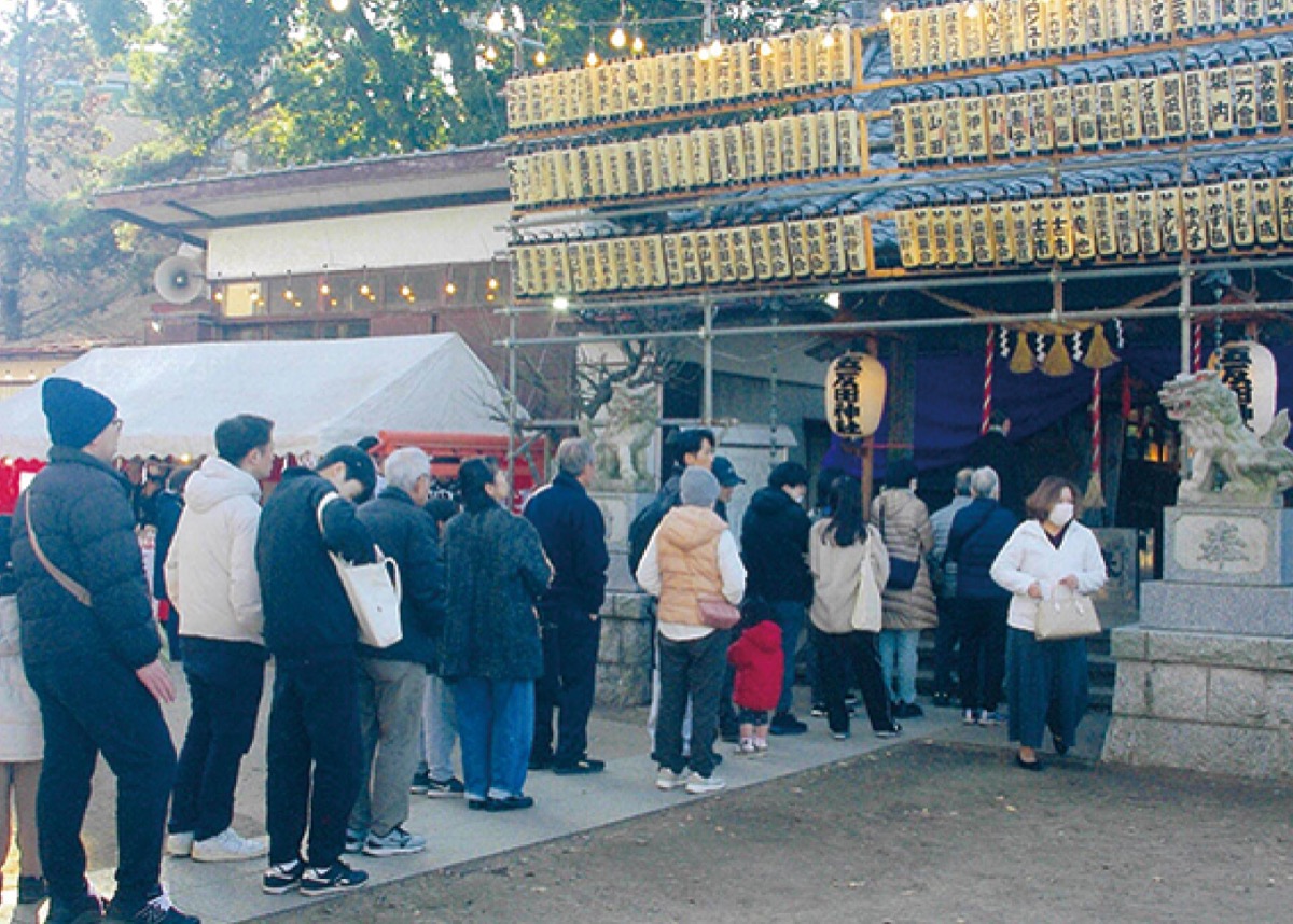 初詣 五反田神社にぎわう