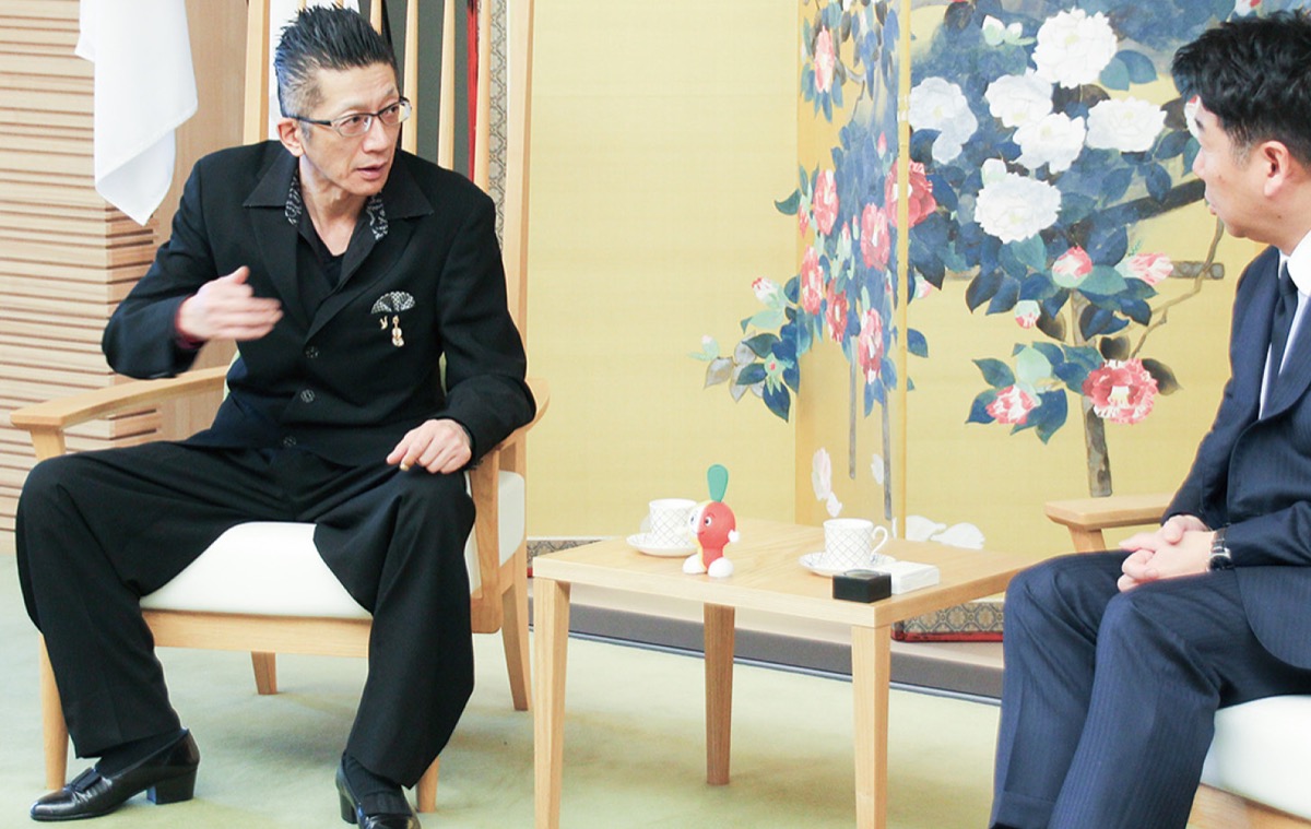 音楽への思いなどを語る石田さん