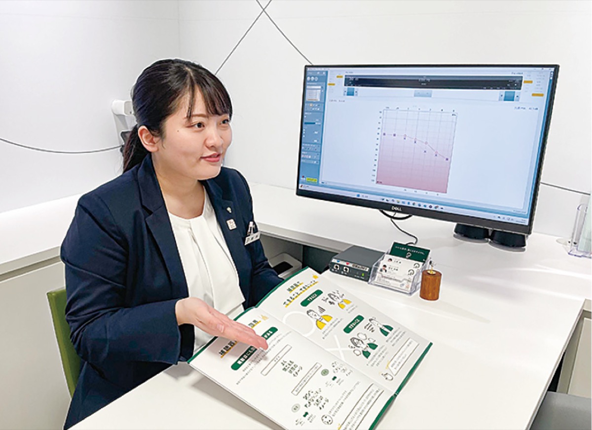 店長の藤多さんは必要な知識と技能を備えた認定補聴器技能者