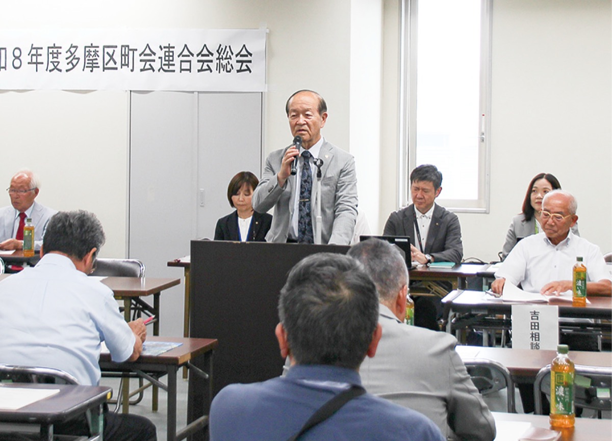 あいさつに立つ濃沼健夫会長