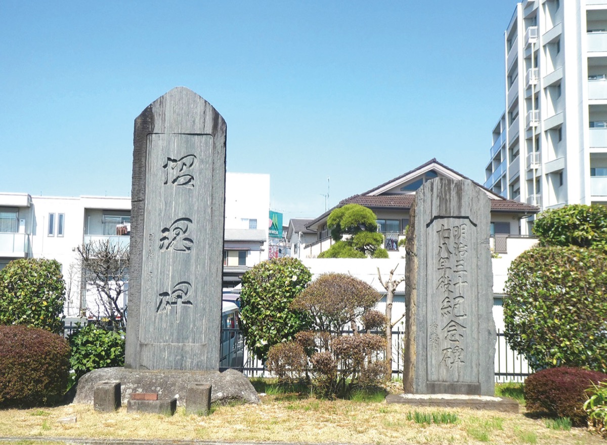 柿生分庁舎にある二基の慰霊碑