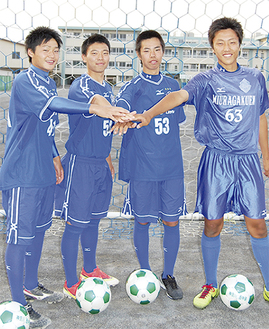 母校で活躍を誓う４人。左から阿部さん、植田さん、山口さん、田野井さん