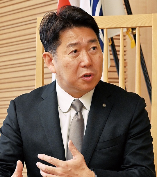 市政運営に意気込みをみせる福田市長