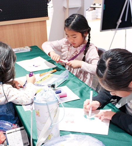 にぎわう体験コーナー