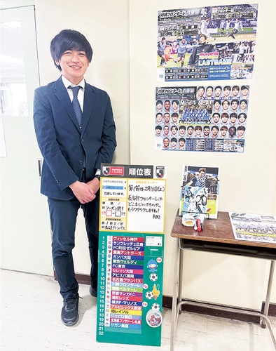 ボードを作った国語科の片岡教諭