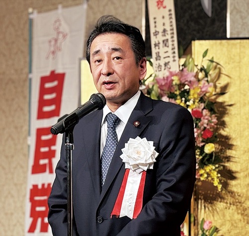 あいさつする嶋崎会長