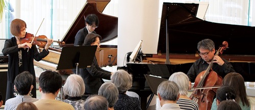 観客をとりこにした３人の演奏