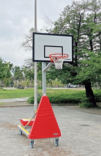 催し物広場に設置されたバスケットゴール