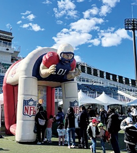 アメフトに触れる「クォーターバックチャレンジ」