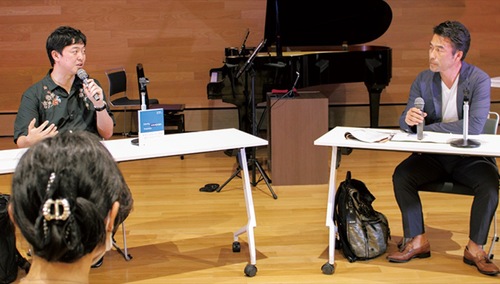 対談する西氏（左）と宮下氏