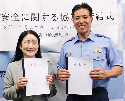 金井社長（左）と菅署長