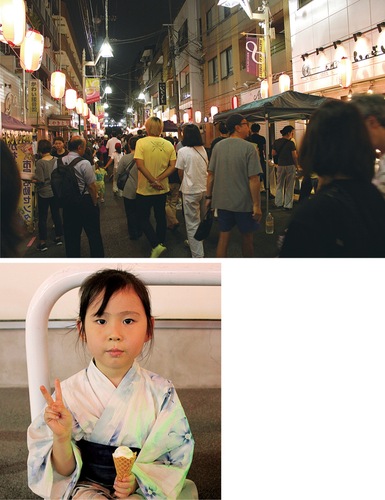 商店街にあふれる人出（上）と浴衣で参加した女児