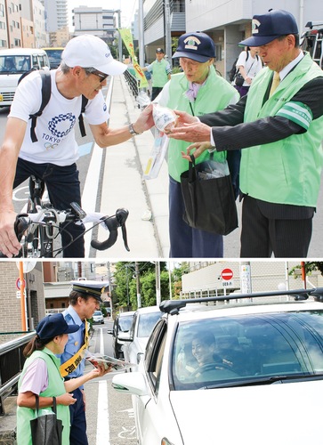 ナシを手渡す鹿島会長（写真上右）と菅署長ら