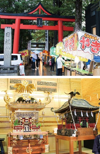 にぎわう境内（上）とまつられる二基のみこし