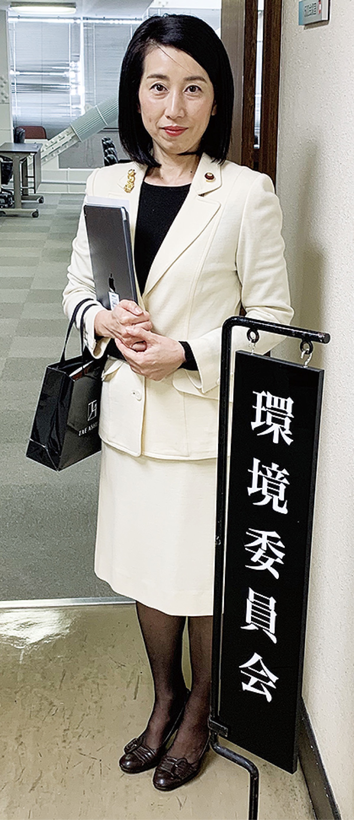 環境委員会の会議に臨む