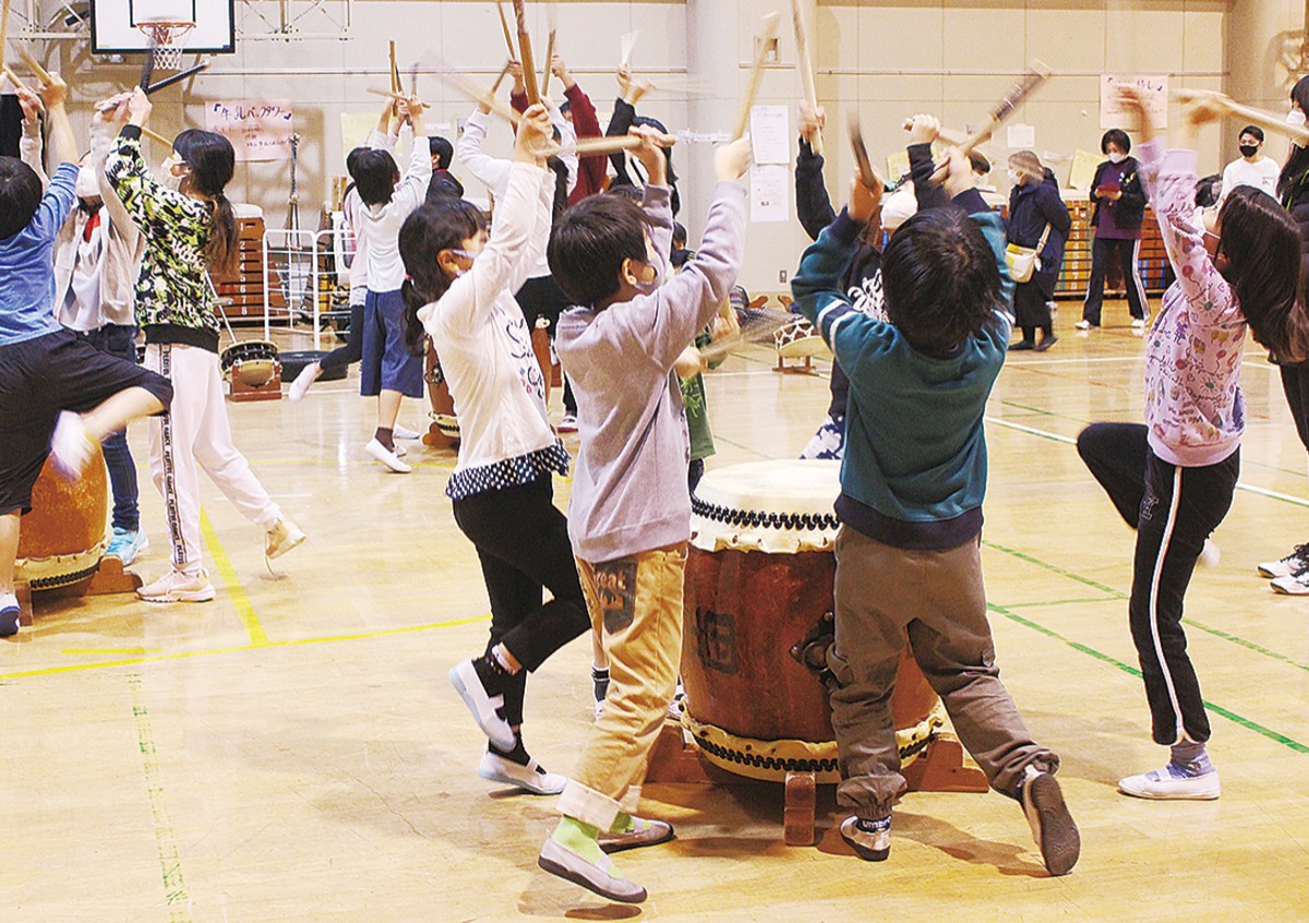 新春飾る和太鼓の音 (写真1)