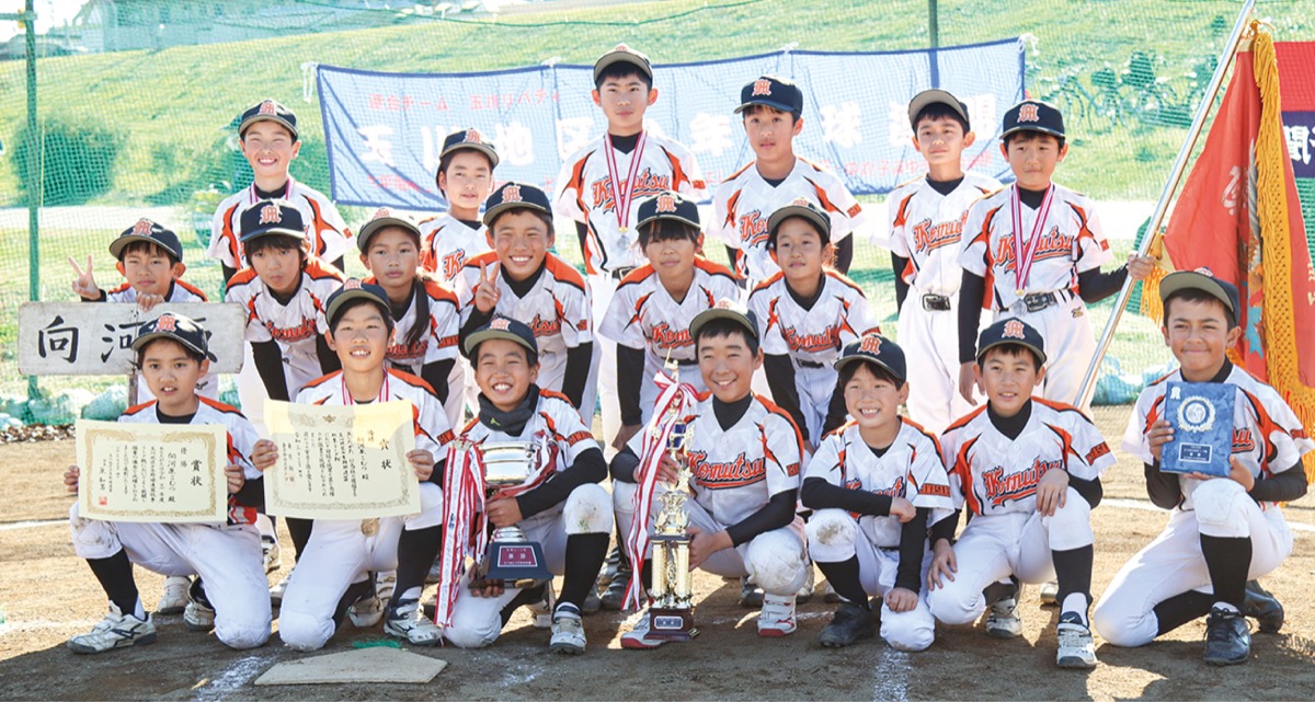 優勝して喜ぶ向河原の選手たち