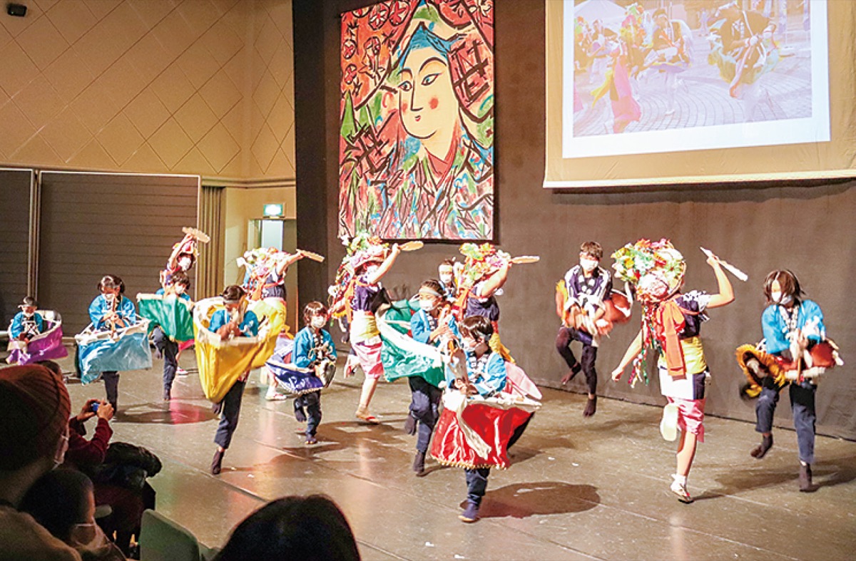 全国の伝統芸能 力強く (写真1)