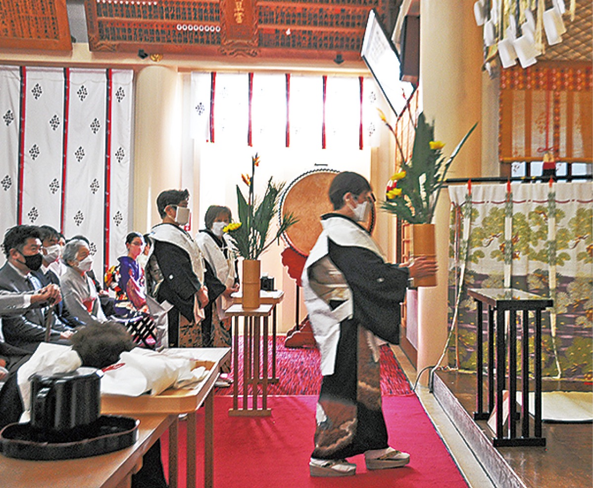 市茶華道協会 献茶・献花、厳かに 「授かるご加護ある」 | 中原区 | タウンニュース
