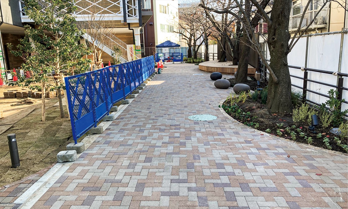 旧総合自治会館跡地、歩道を一部開放へ旧総合自治会館跡地、歩道を一部開放へ (写真2)