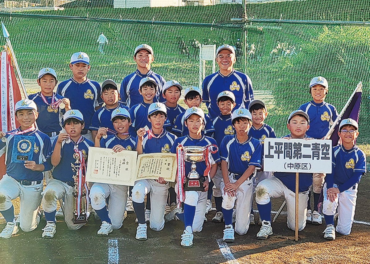 優勝したメンバーら