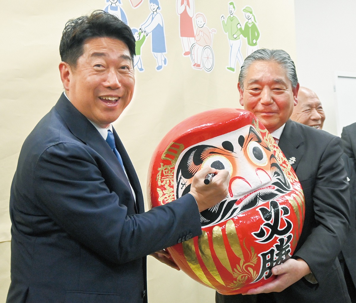 福田氏が4選果たす