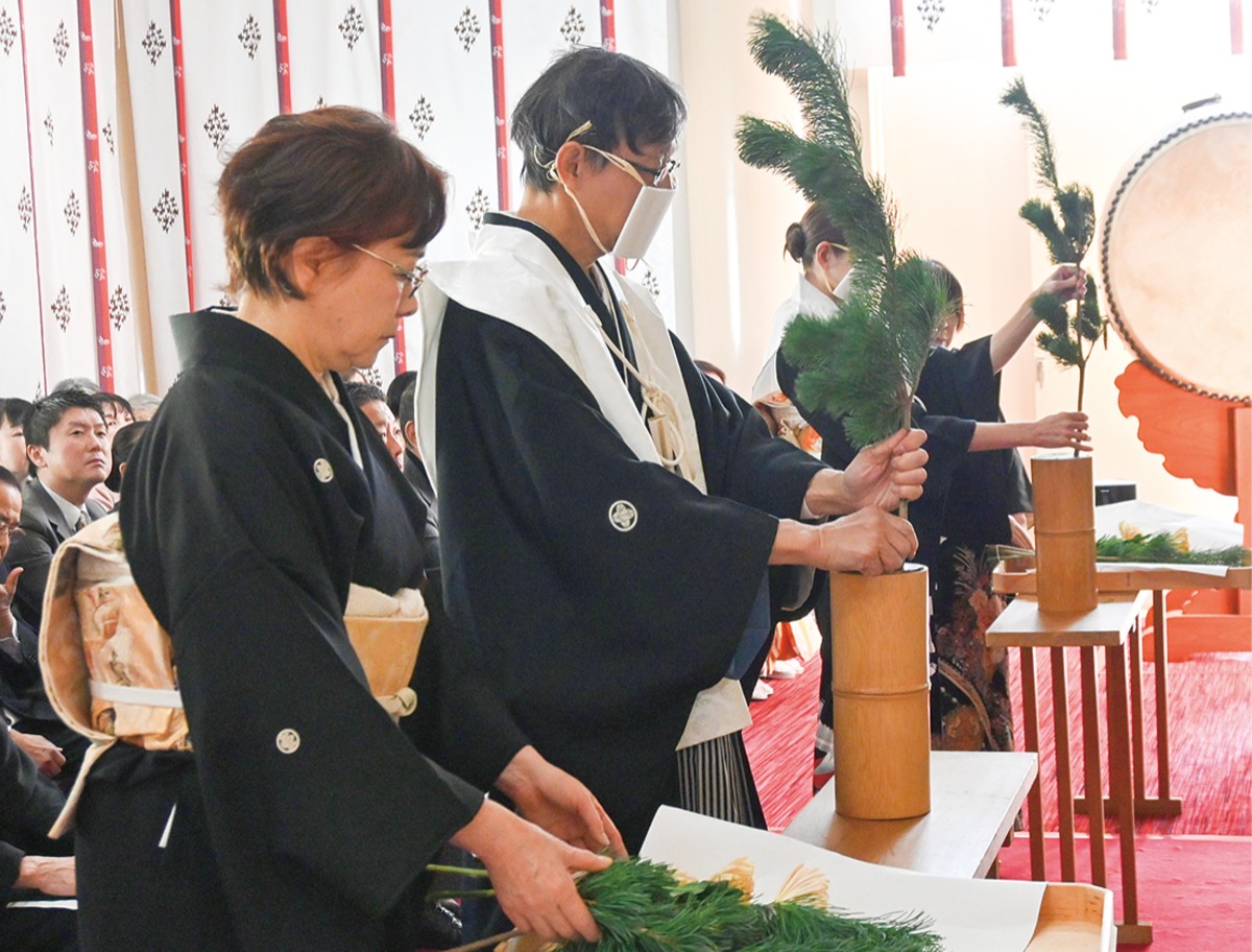 活動成果を神前に奉告