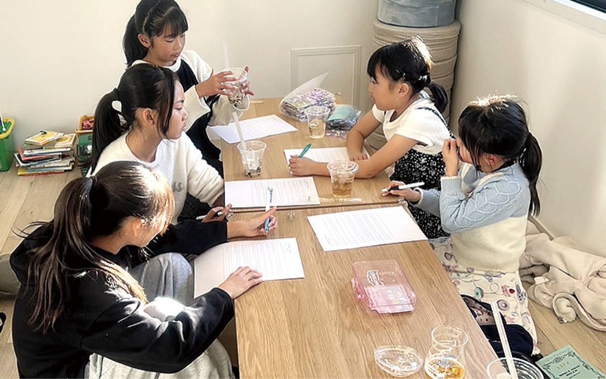 企画を考え、話し合う子どもたち