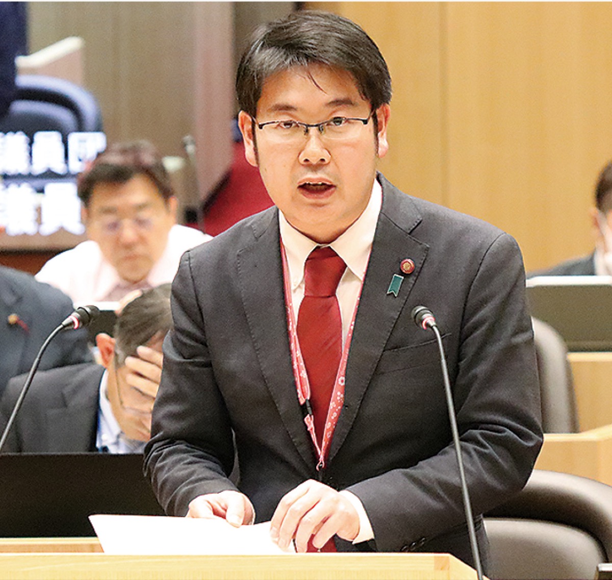 代表質疑の様子