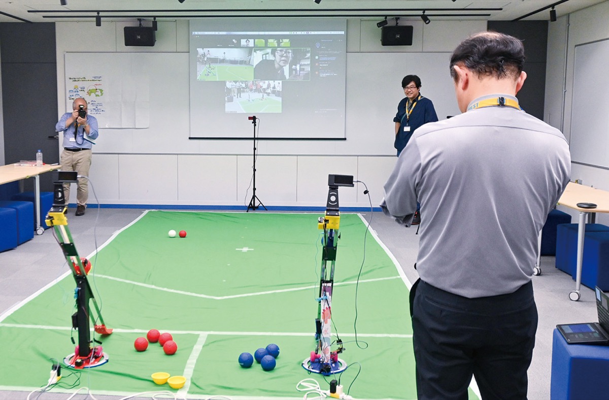 セネガルからカメラとネットで操作して投球