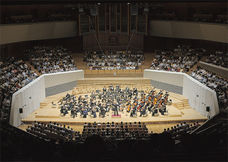 サマーミューザのオープニングを飾るのは言わずと知れた東京交響楽団（写真は昨年の様子）”音楽の夏”の始まりを告げる一大公演の会場は昭和音楽大学「テアトロ・ジーリオ・ショウワ」