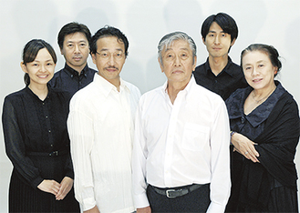 左から藤田麻衣子、内田潤一郎、吉岡扶敏、西川明、塩田泰久、戸谷友