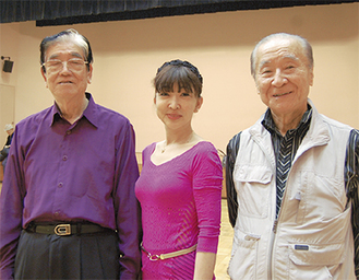 写真右から浅井晴夫さん、講師の淡路佳代子さん、斉藤圀守さん