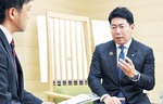 待機児童や医療助成などへの取り組みを語る福田市長（右）