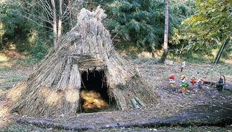 シンボルの竪穴式住居