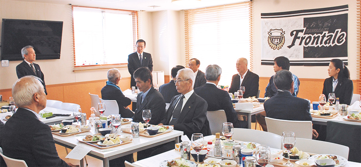 リーグ連覇の喜びを共有 (写真1)