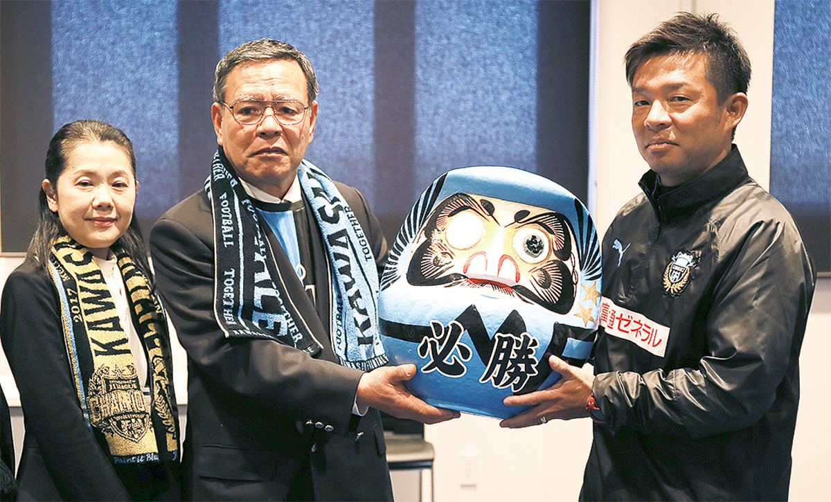 川崎Ｆ（フロンターレ）４冠を麻生も応援 (写真1)
