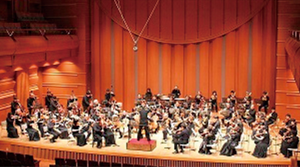 横島さんが指揮するオーケストラ＝横島さん提供