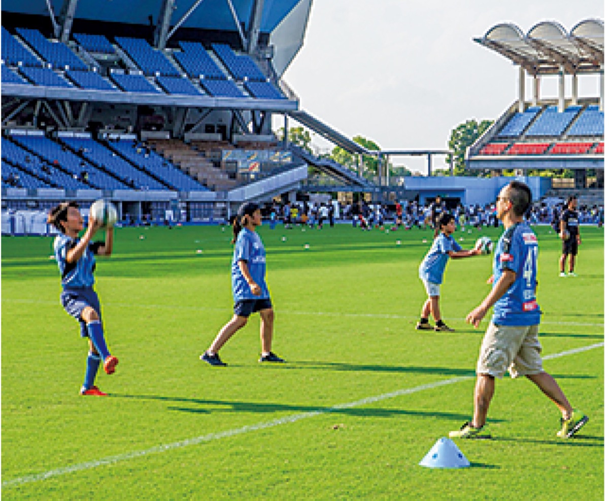 サッカー教室=市提供