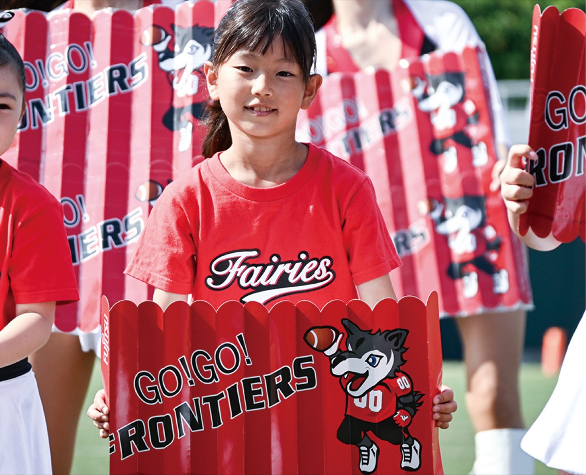 応援するフェアリーズのメンバー(C)川崎フロンターレ