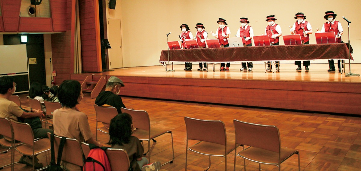 ハンドベルの練習成果を披露