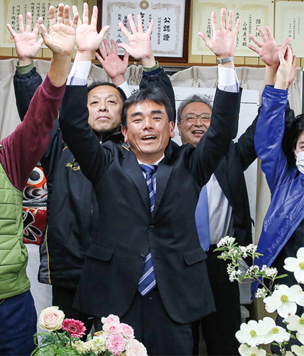 山崎、石川両氏トップ当選