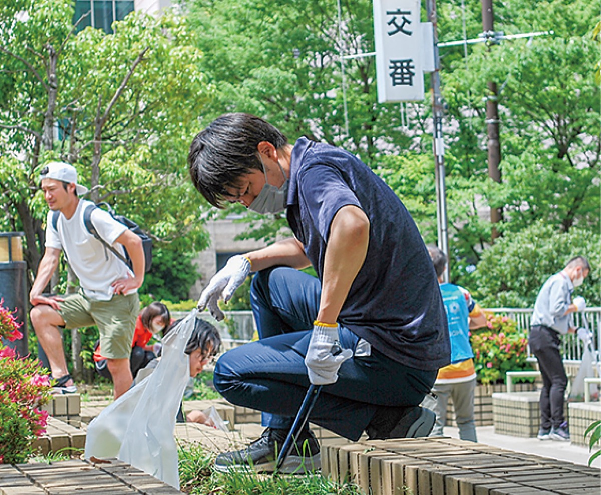 夏日の中でゴミ拾い