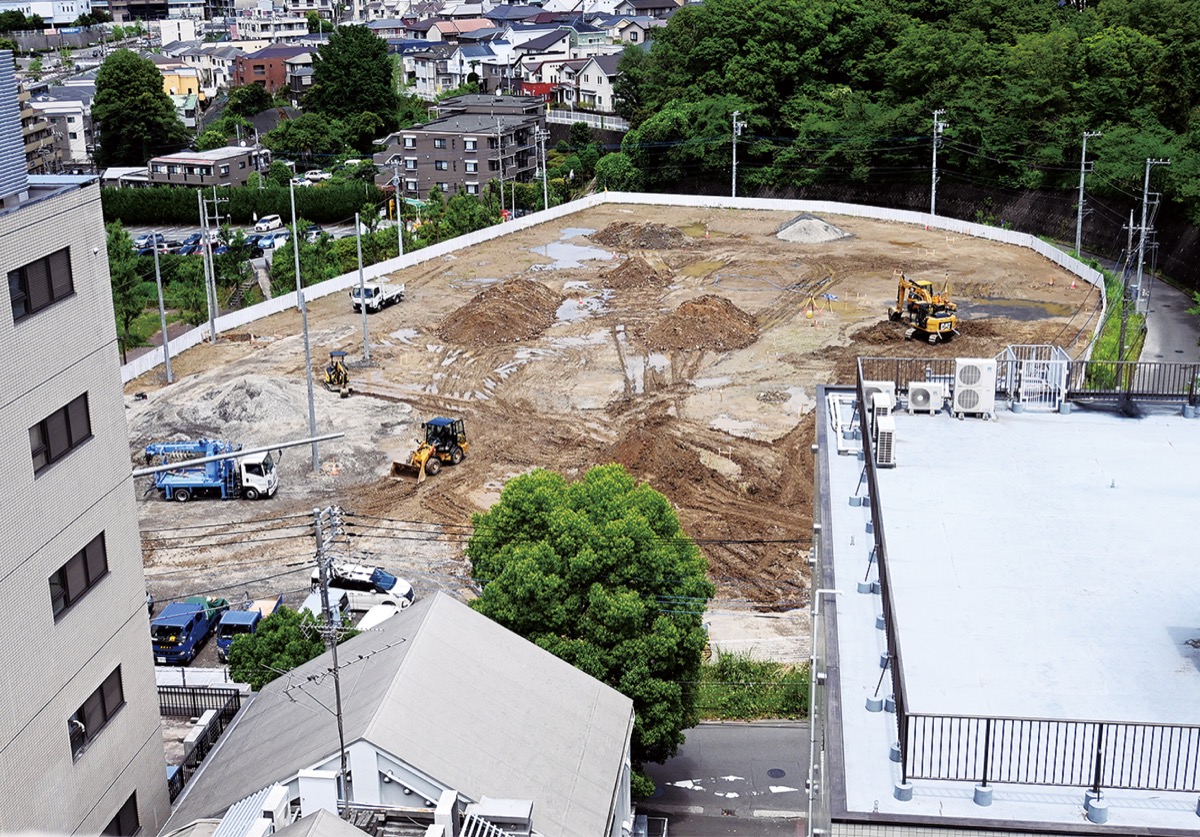 駅南口にフットサル施設