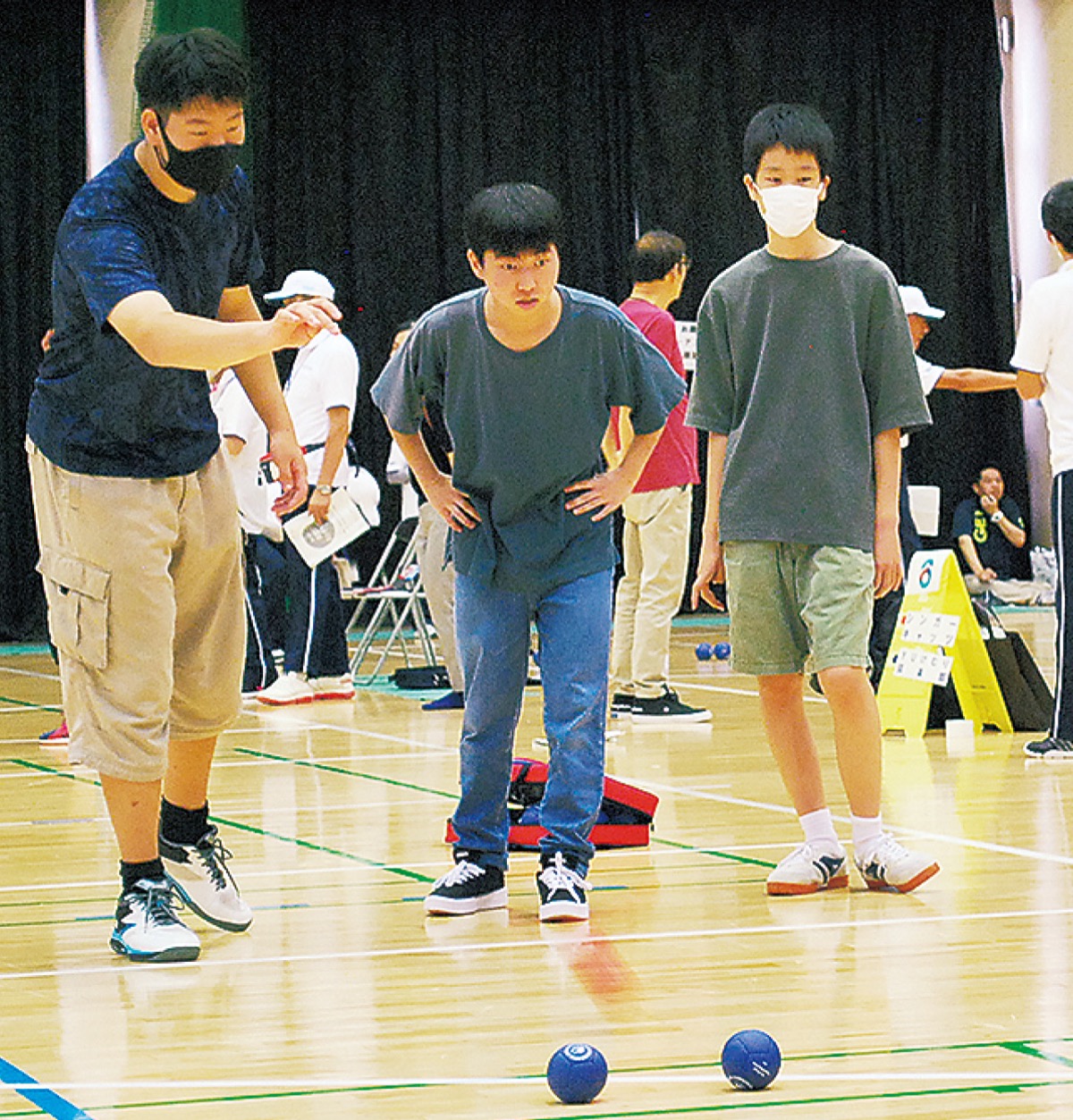 ボッチャ大会にぎわう